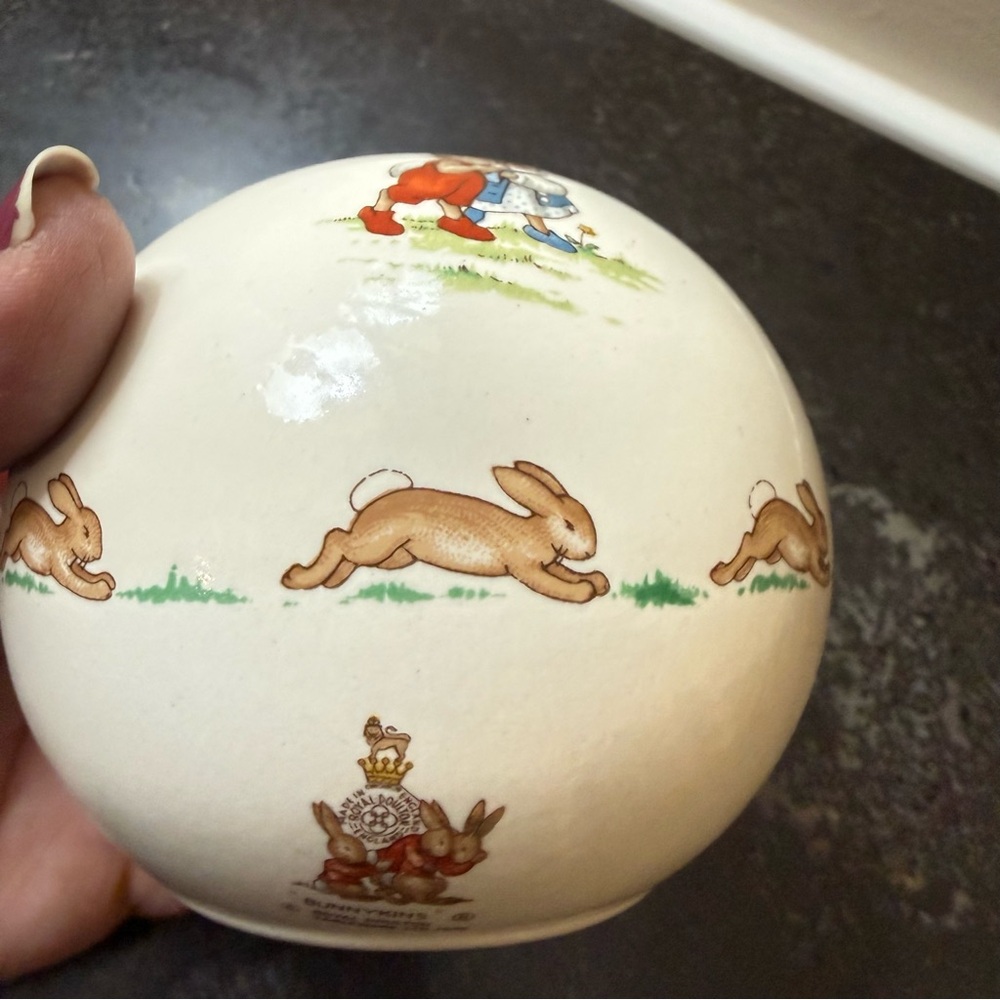 Vintage Bunnykins Royal Doulton Coin Money Bank Hat Shop Scene 3.5", 1936 - Picture 6 of 11